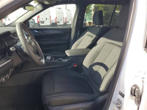 2025 Jeep Grand Cherokee Laredo X