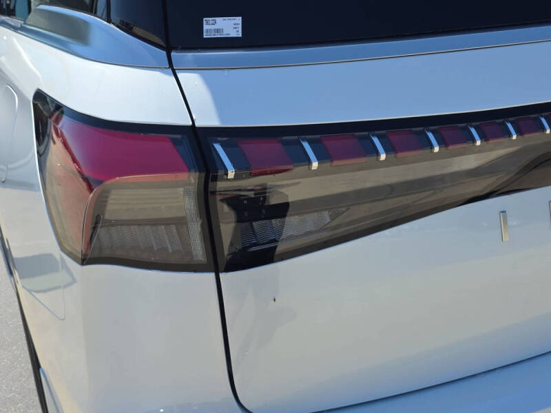 2026 Infiniti QX80 Luxe