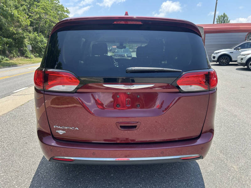 2017 Chrysler Pacifica Touring-L
