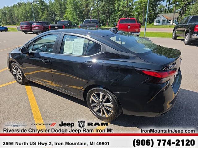 2022 Nissan Versa SV