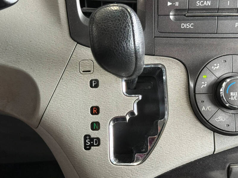 2012 Toyota Sienna
