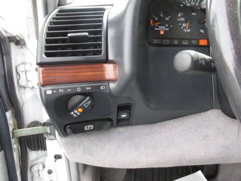 1992 Mercedes-Benz 400-Class 400 SE