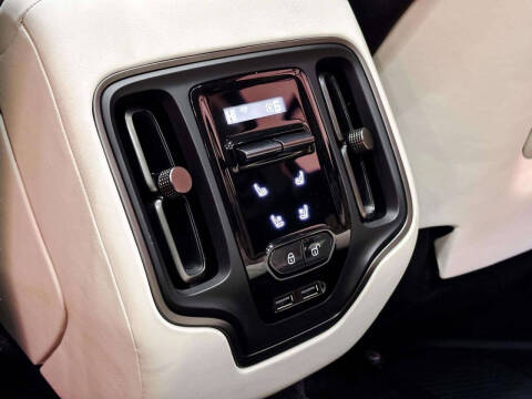 2021 Aston Martin DBX