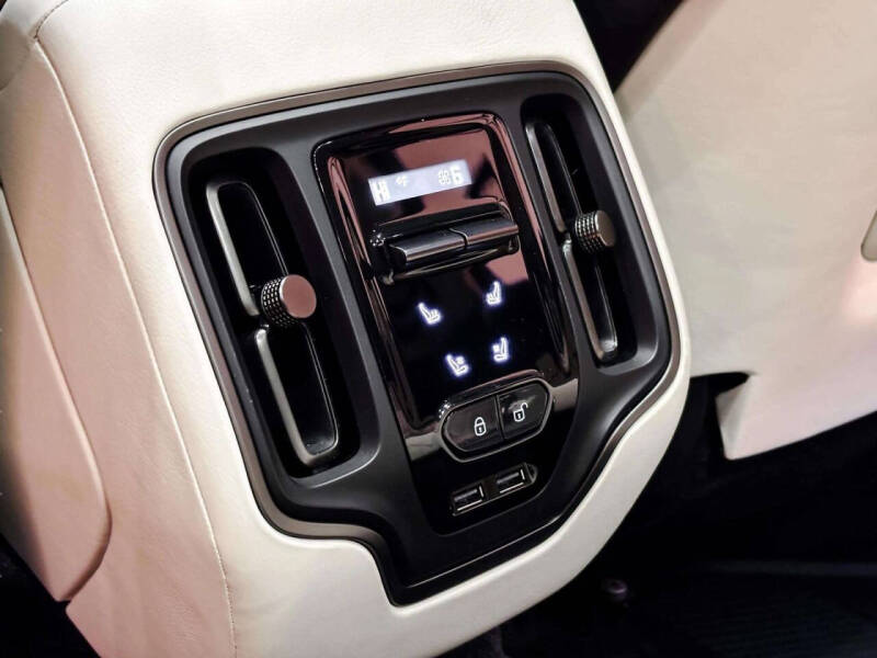 2021 Aston Martin DBX