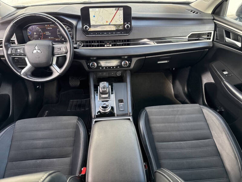 2024 Mitsubishi Outlander SE