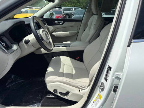 2023 Volvo XC60 B5 Plus Bright Theme