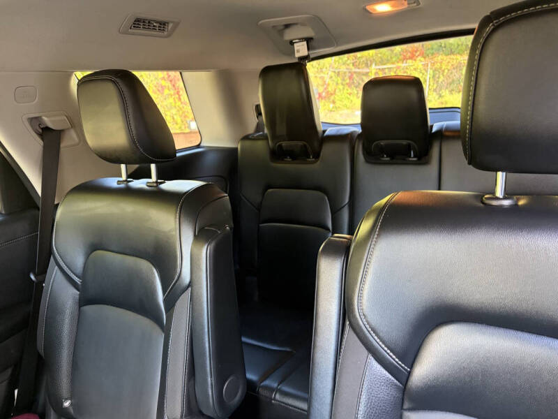 2023 Nissan Pathfinder SL