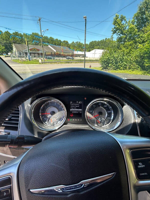 2011 Chrysler Town and Country Touring-L