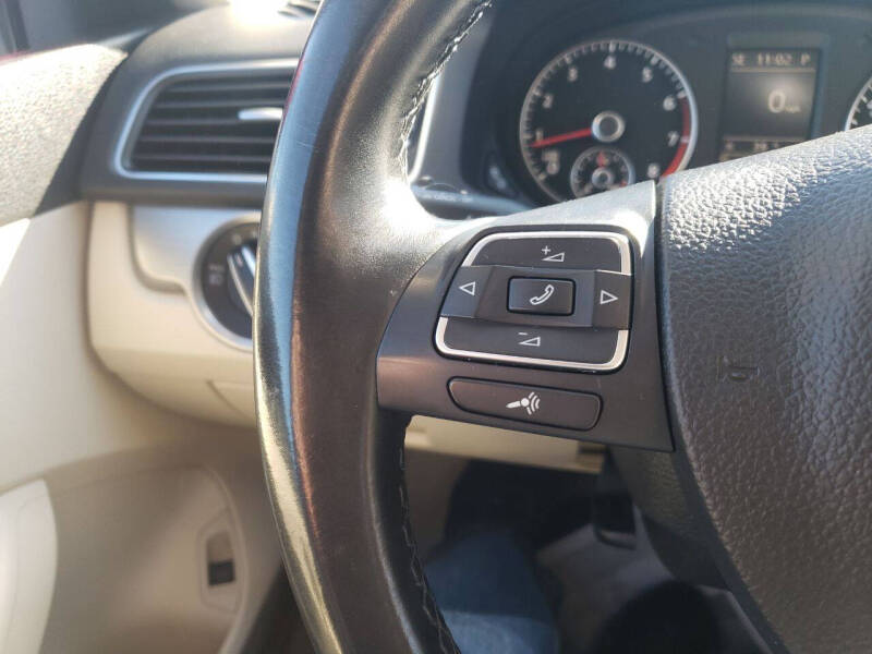 2015 Volkswagen Passat 1.8T SE