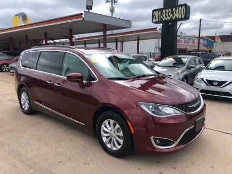 2017 Chrysler Pacifica for sale at Auto Selection of Houston in Houston TX