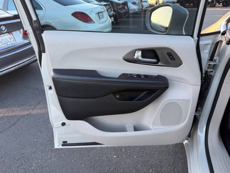 2021 Chrysler Pacifica Hybrid Touring L