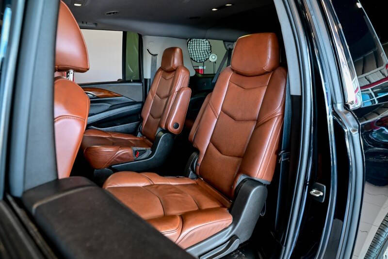 2018 Cadillac Escalade ESV Luxury