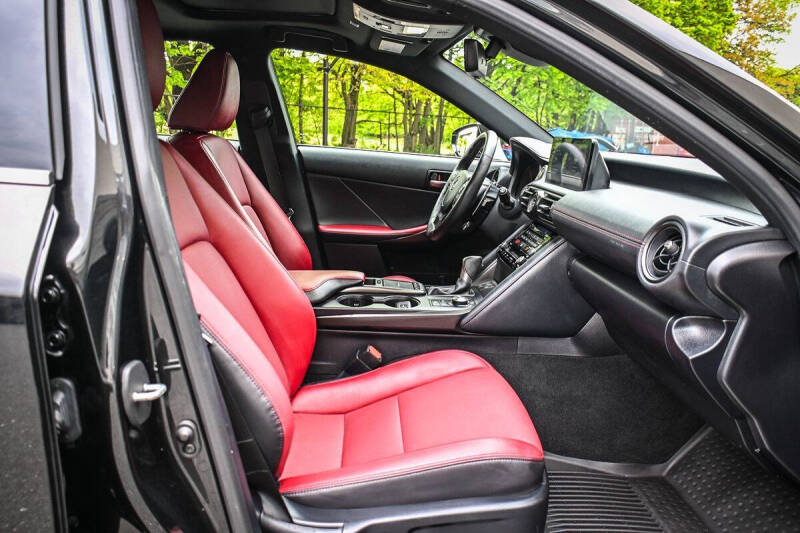 2023 Lexus IS 300