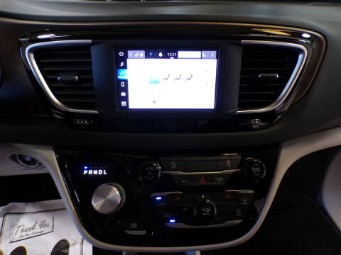 2022 Chrysler Voyager LX