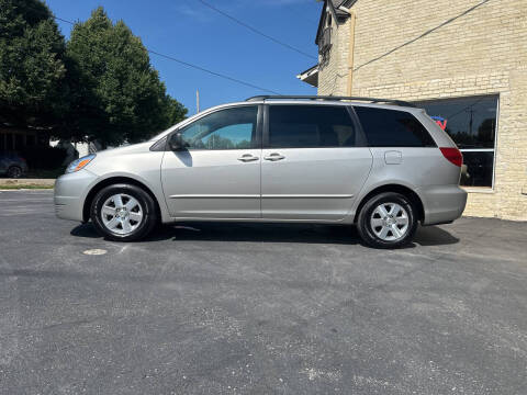 2004 Toyota Sienna LE 7 Passenger