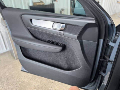 2021 Volvo XC40 T5 Momentum