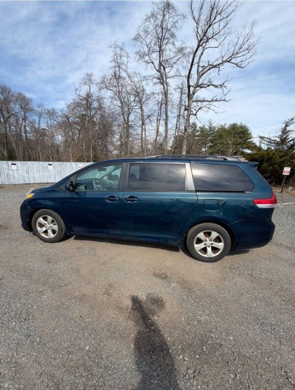2012 Toyota Sienna LE 8-Passenger