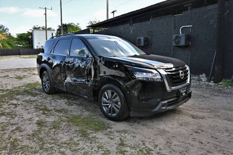 2022 Nissan Pathfinder SV