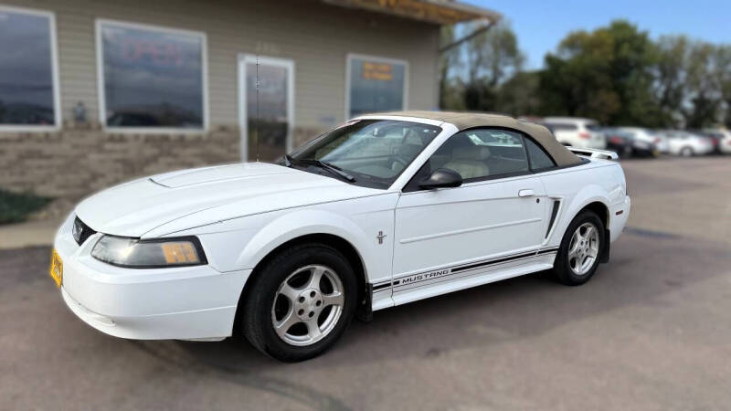 2003 Ford Mustang Deluxe's photo