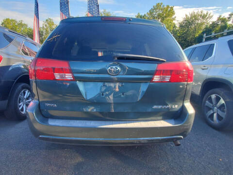 2004 Toyota Sienna LE 7 Passenger