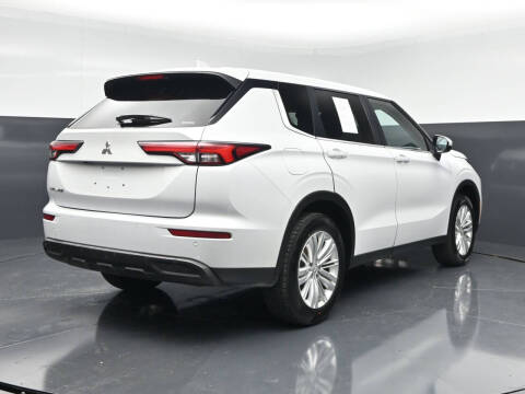 2022 Mitsubishi Outlander ES