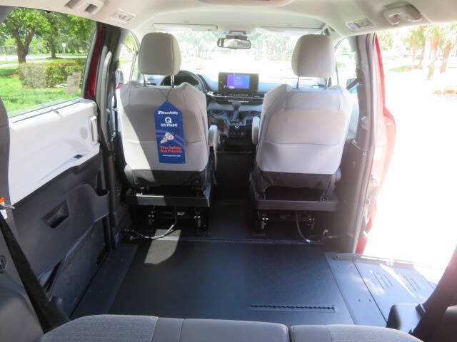 2026 Toyota Sienna LE 8-Passenger