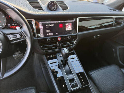 2023 Porsche Macan T