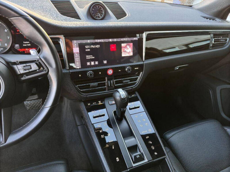 2023 Porsche Macan T