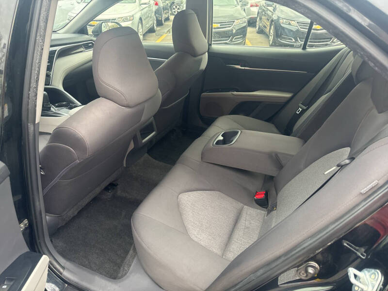 2018 Toyota Camry XLE photo 13