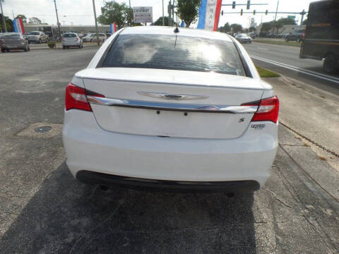 2013 Chrysler 200 Limited