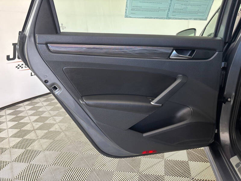 2020 Volkswagen Passat R-Line