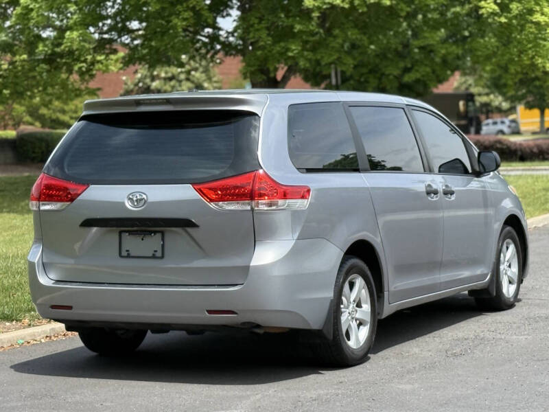 2012 Toyota Sienna Base 7-Passenger