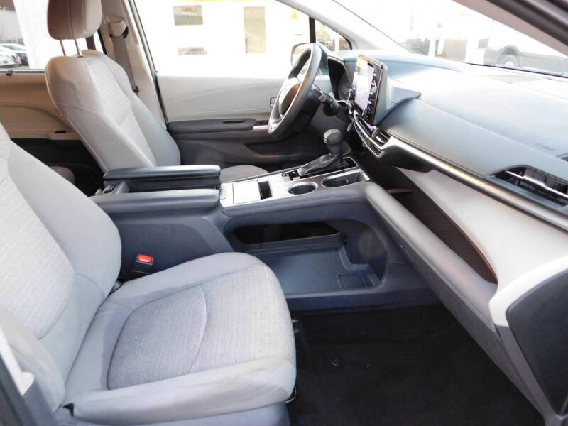 2021 Toyota Sienna LE 8-Passenger