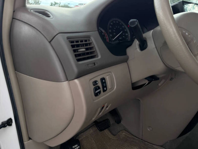 2004 Toyota Sienna