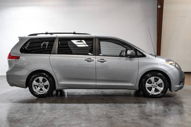 2012 Toyota Sienna LE 8-Passenger