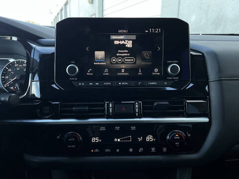 2025 Nissan Pathfinder SV