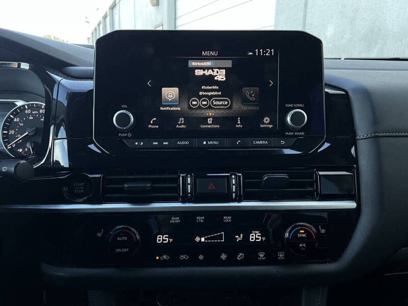 2025 Nissan Pathfinder SV