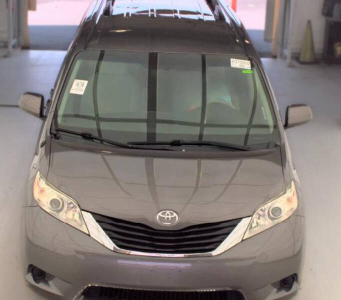 2014 Toyota Sienna LE 8-Passenger