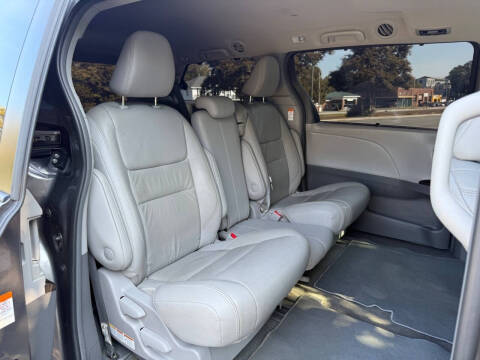 2018 Toyota Sienna XLE Premium 8-Passenger