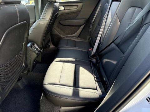 2025 Volvo XC40 B5 Core Bright Theme