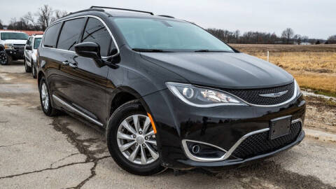 2017 Chrysler Pacifica for sale at Fruendly Auto Source in Moscow Mills MO