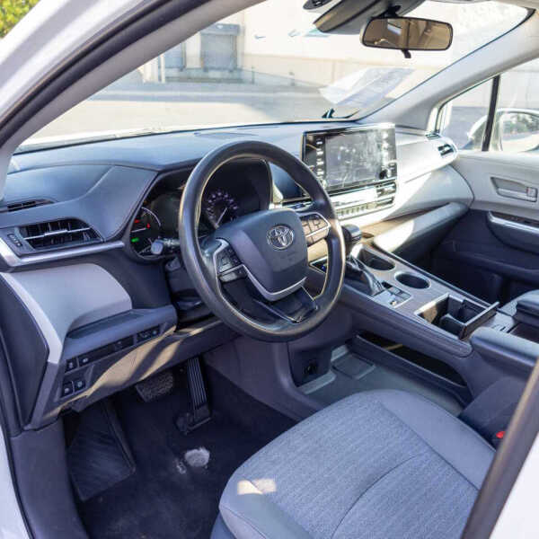 2021 Toyota Sienna LE 8-Passenger