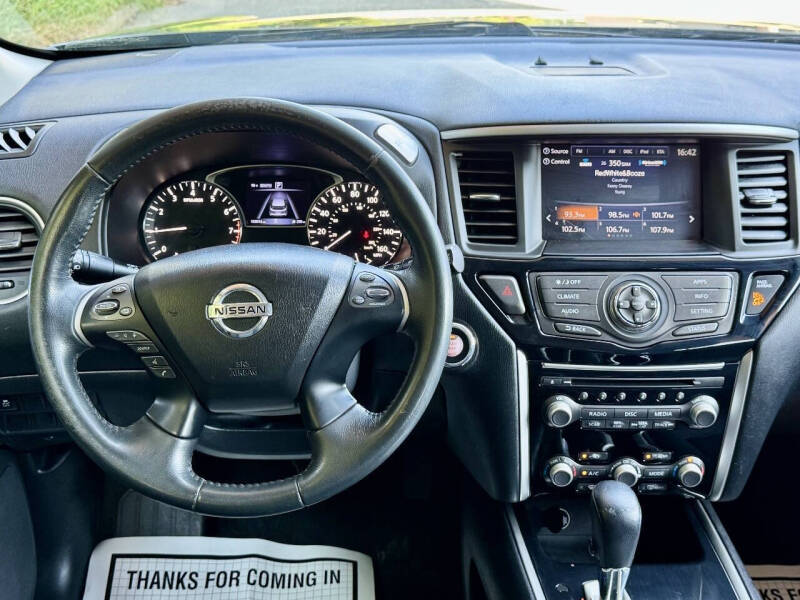2018 Nissan Pathfinder SV