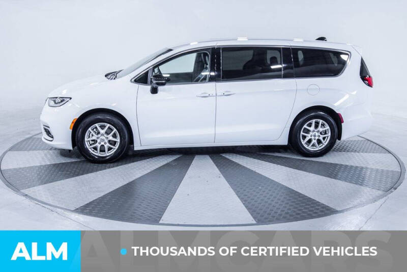 2024 Chrysler Pacifica Touring L