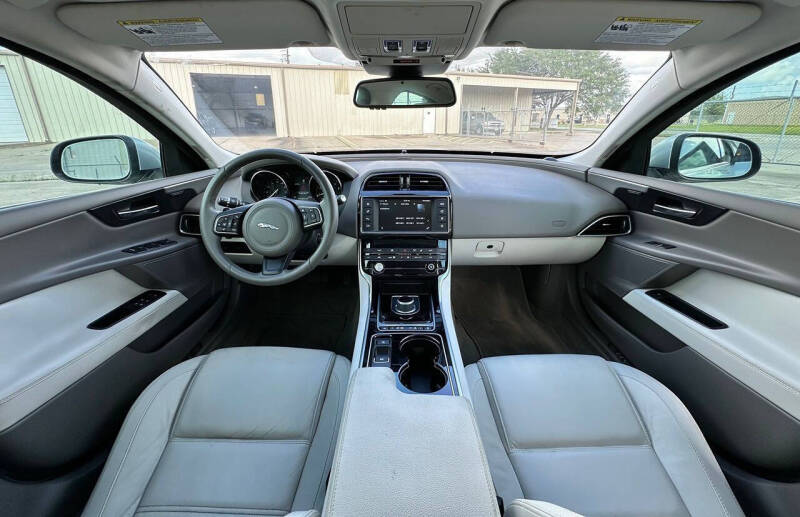 2017 Jaguar XE 25t Prestige