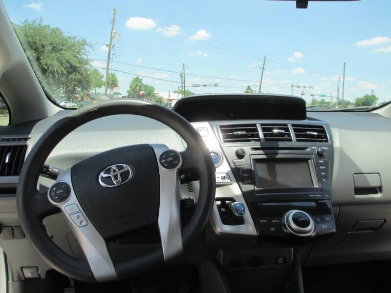 2014 Toyota Prius v Five