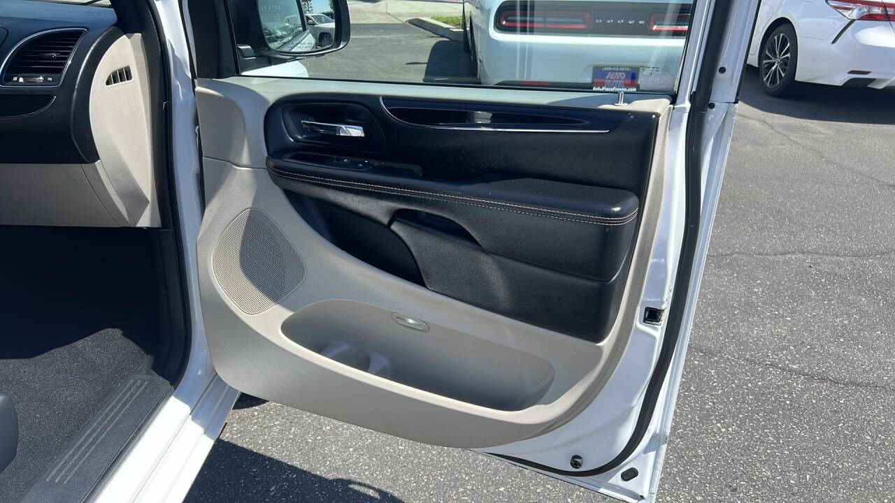 2019 Dodge Grand Caravan for sale at Auto Plaza in Fresno, CA