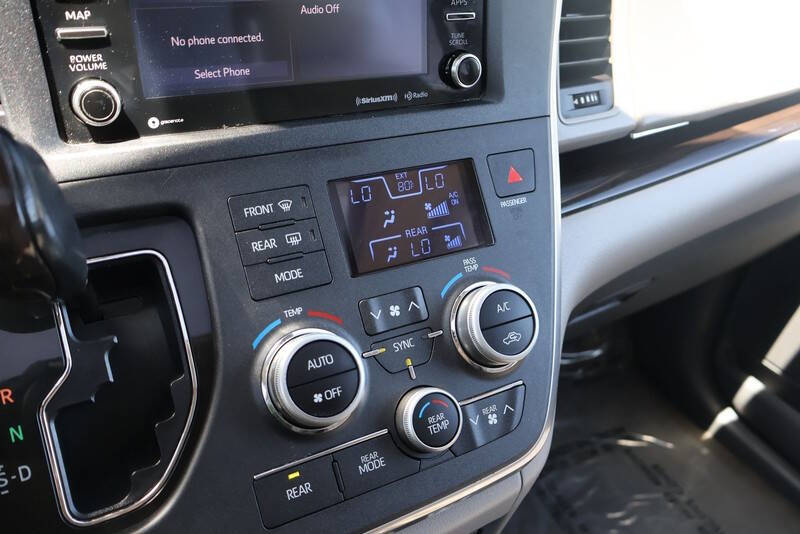 2019 Toyota Sienna XLE 8-Passenger