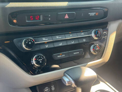 2017 Kia Sedona LX