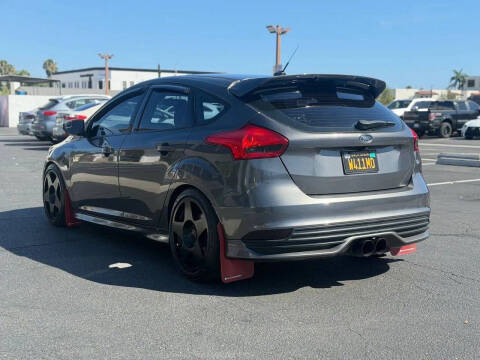 2017 Ford Focus ST
